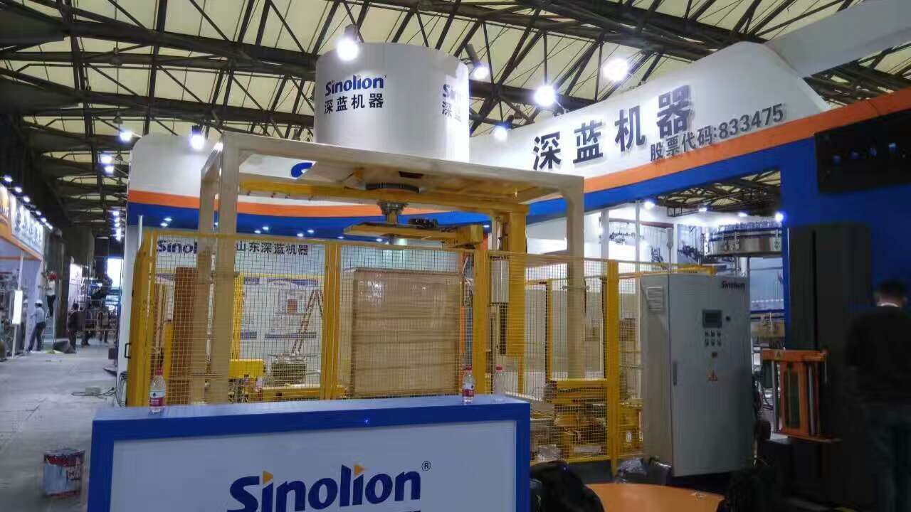 国内首台+自动加护角+顶部断膜缠绕包装机，匠心品质，w66给利老牌智造。