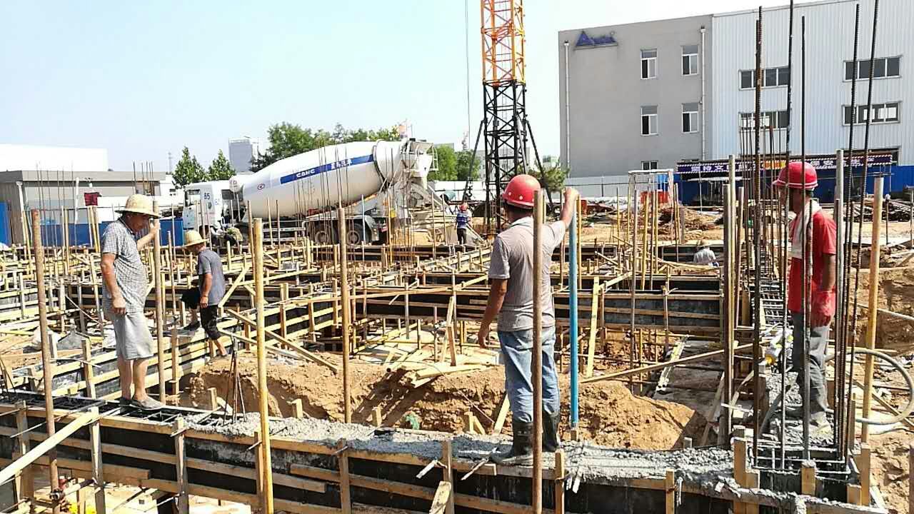 w66给利老牌机器二期工程项目全速推进，今日正式进入地面建筑建设阶段.jpg
